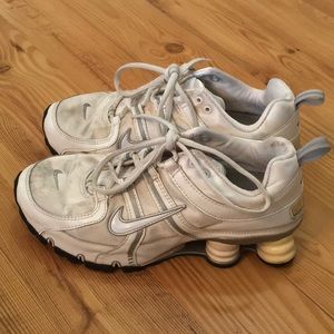 Women’s Size 7 White Nike Shox